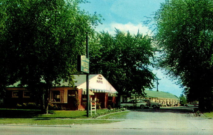 Rancho Motel - Old Postcard (newer photo)
